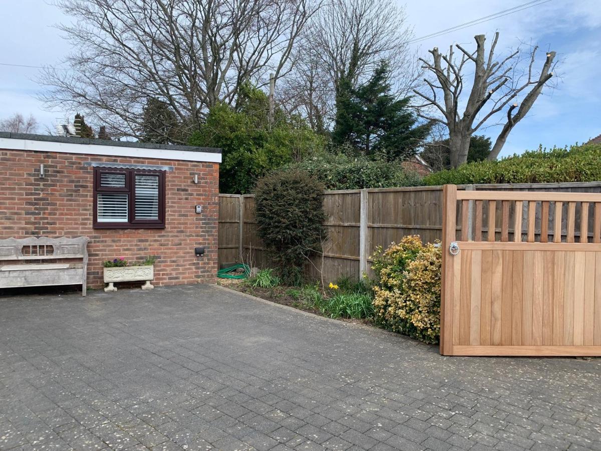 Self Contained Annex With Bedroom Bathroom Sitting Room And Kitchenette Emsworth Exteriér fotografie